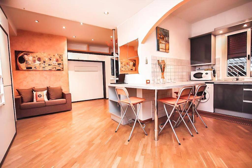Petite Home In Rome Extérieur photo